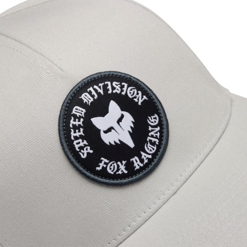 BADGE FLEXFIT HAT