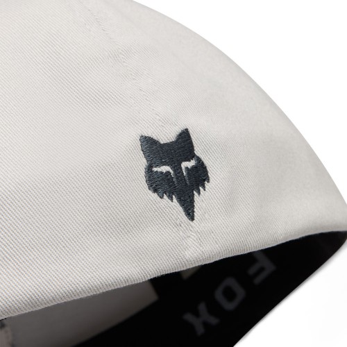 BADGE FLEXFIT HAT